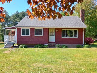 Photo of 888 Plymouth St Middleborough, MA 02346