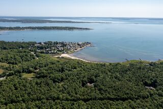 Photo of real estate for sale located at 7B Holly Woods Rd Mattapoisett, MA 02739