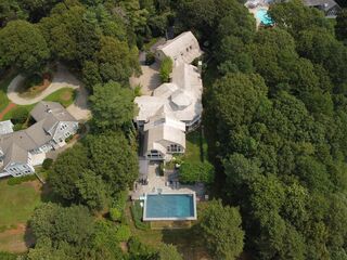 Photo of real estate for sale located at 1825 South County Rd Barnstable, MA 02655