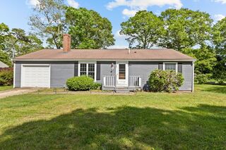 Photo of real estate for sale located at 280 Arrowhead Barnstable, MA 02601