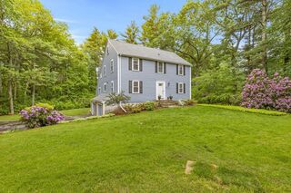 Photo of real estate for sale located at 91 Stagecoach Rd Duxbury, MA 02332