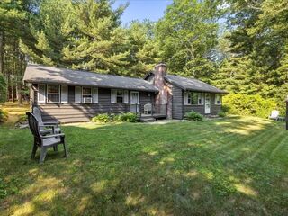 Photo of real estate for sale located at 27 Old Meetinghouse Rd Duxbury, MA 02332