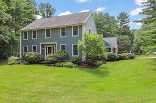 Photo of real estate for sale located at 2 Ryans Ln Duxbury, MA 02332