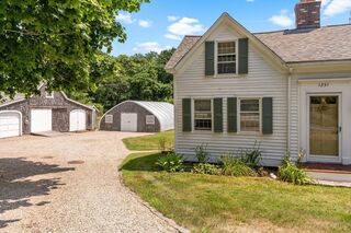 Photo of 1251 County Rd. Cataumet, MA 02534