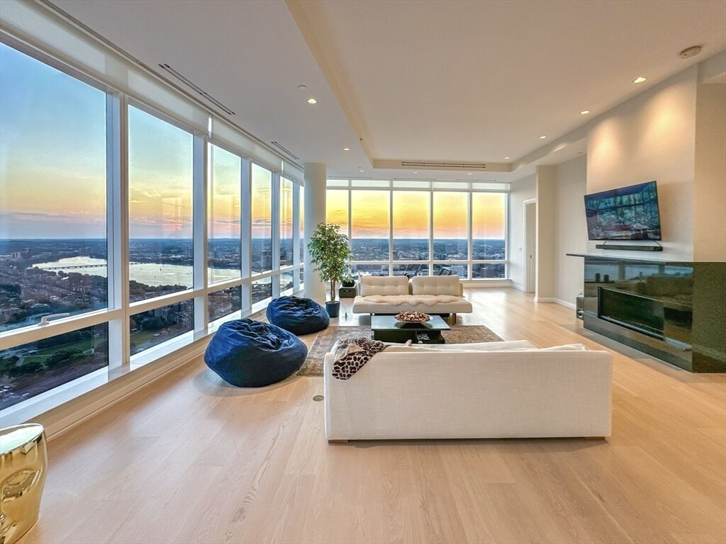 Photo of real estate for sale located at 1 Franklin St Midtown, MA 02110