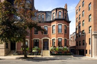 Photo of real estate for sale located at 4 Gloucester Street Back Bay, MA 02115