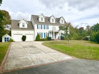 Photo of real estate for sale located at 1 Aster Ln Dartmouth, MA 02748