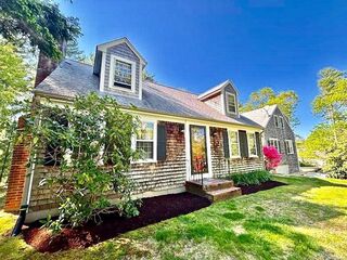 Photo of real estate for sale located at 62 Teakettle Ln Duxbury, MA 02332