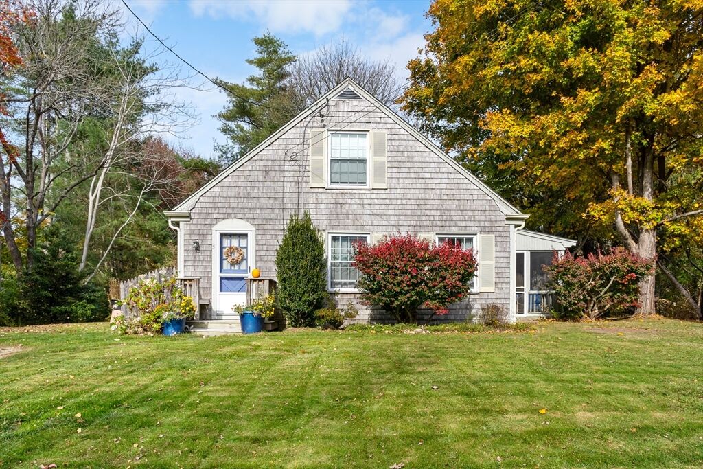 Photo of real estate for sale located at 5 Captain's Lane Mattapoisett, MA 02739