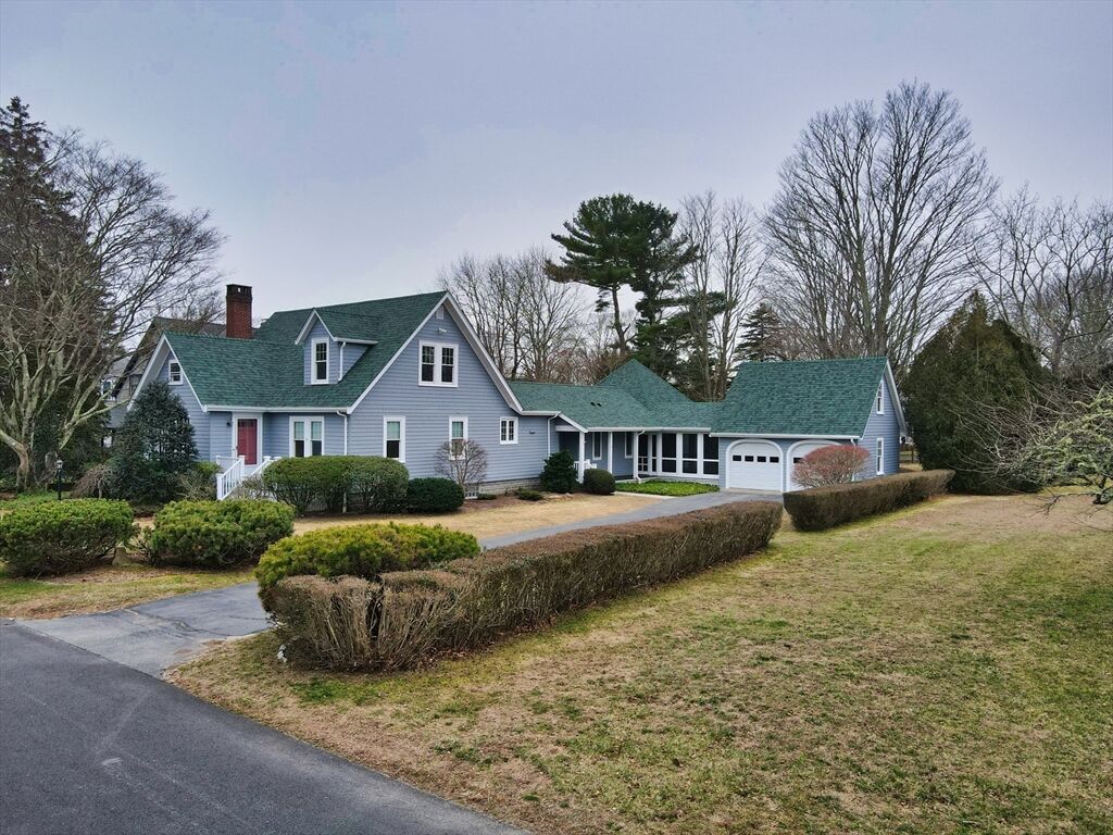 Photo of real estate for sale located at 14 Chestnut St Dartmouth, MA 02748