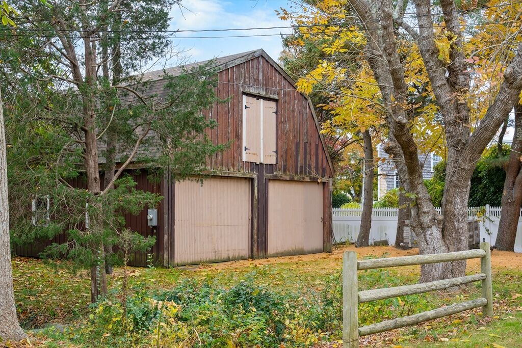 Photo of real estate for sale located at 4 Captain's Lane Mattapoisett, MA 02739