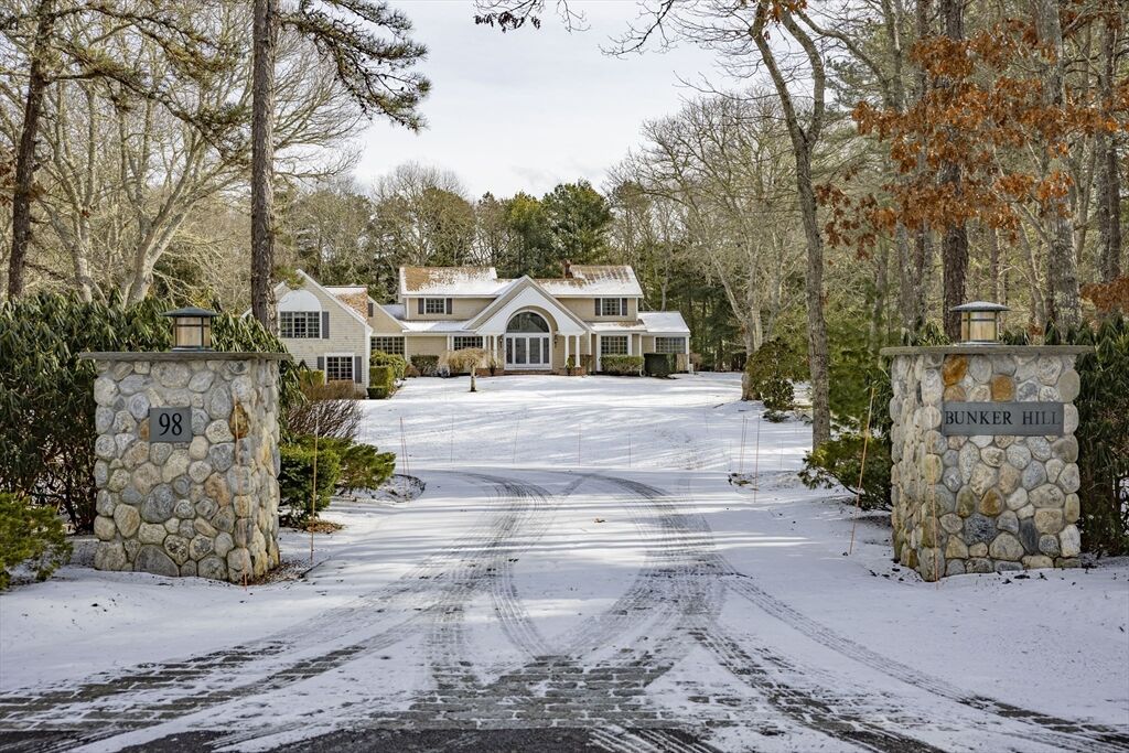 Photo of real estate for sale located at 98 Bunker Hill Rd Barnstable, MA 02655
