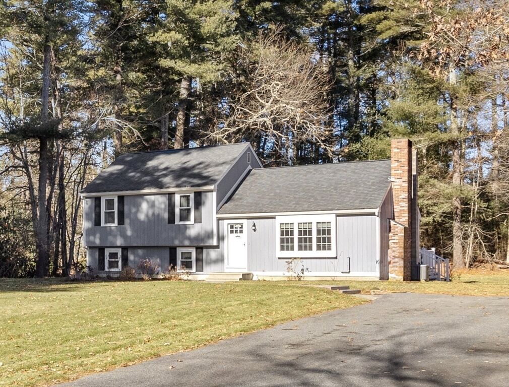 Photo of 10 Canterbury Dr Carver, MA 02330