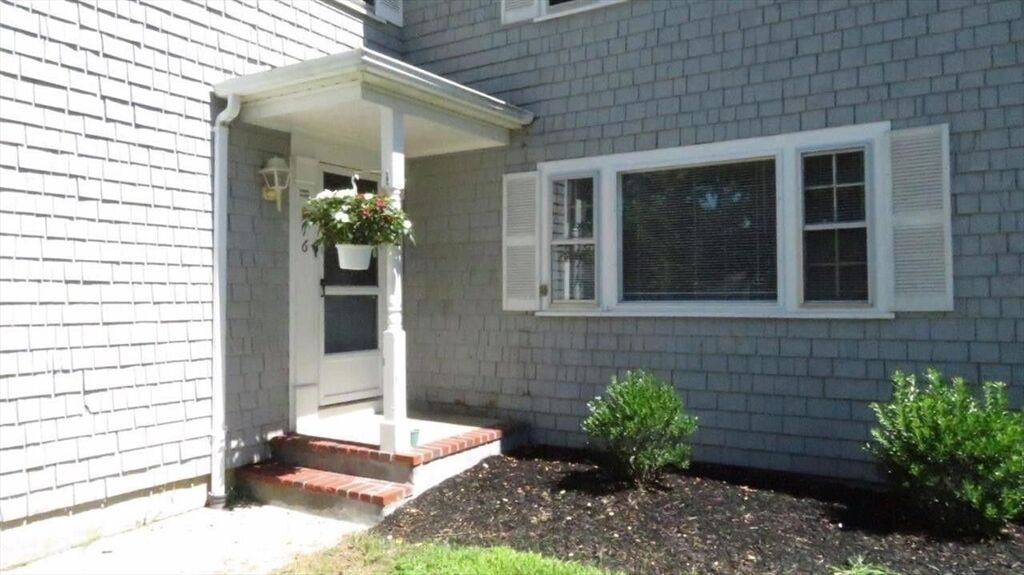 Photo of real estate for sale located at 190 Upper County Rd Dennis, MA 02660