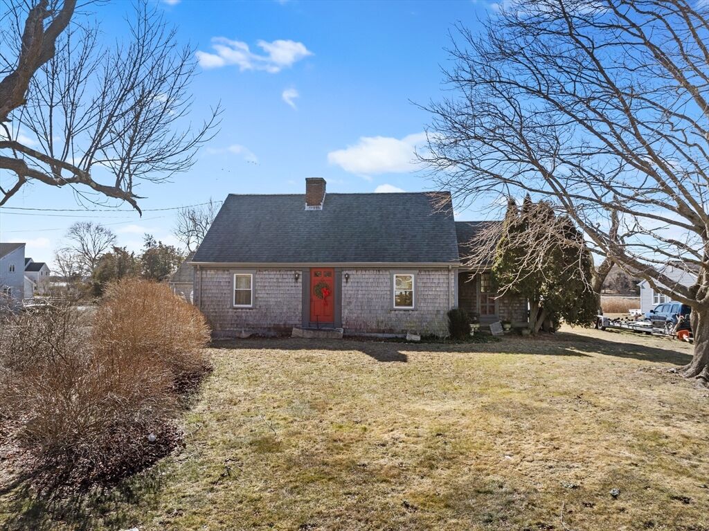 Photo of real estate for sale located at 706 Elm St Dartmouth, MA 02748