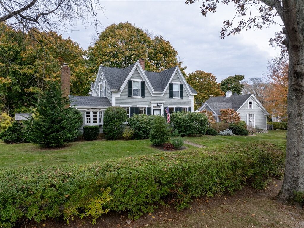 Photo of real estate for sale located at 25 Beacon St Mattapoisett, MA 02739