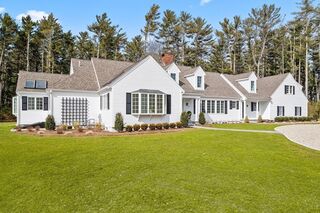 Photo of real estate for sale located at 25 Hawthorn Hill Duxbury, MA 02332