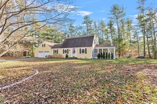 Photo of real estate for sale located at 39 Winslow Road Duxbury, MA 02332