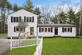 Photo of real estate for sale located at 670 Congress St Duxbury, MA 02332