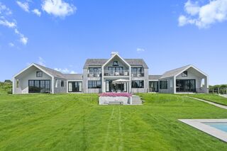 Photo of real estate for sale located at 10 Maxey Pond Road Nantucket, MA 02554