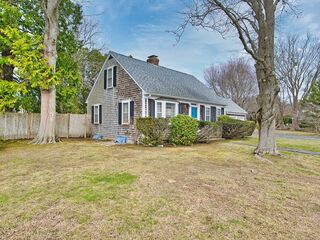 Photo of real estate for sale located at 41 Arrowhead Ln Dartmouth, MA 02748
