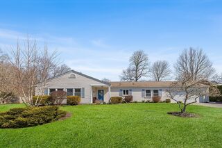 Photo of 411 Gulf Rd W Dartmouth, MA 02748