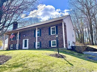 Photo of 18 Heather Cir Jefferson, MA 01522