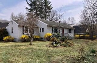 Photo of 211 Lakeview Ave Tyngsborough, MA 01879