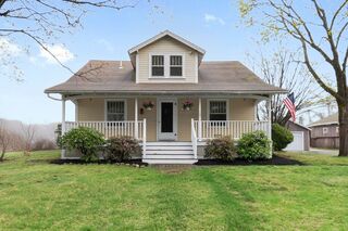 Photo of 102 King St Groveland, MA 01834