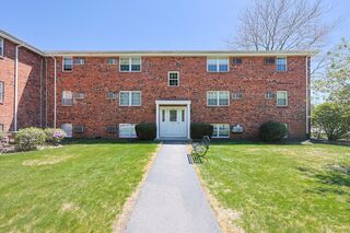 Photo of 89 Pleasant St Medfield, MA 02052