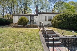 Photo of 318 Austin St West Newton, MA 02465