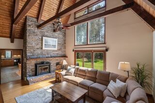 Photo of 27 Stuart Rd Rochester, MA 02770