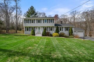 Photo of 18 Black Pond Hill Rd Norwell, MA 02061