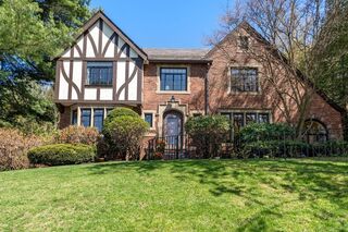 Photo of 21 Woodchester Dr Chestnut Hill, MA 02467