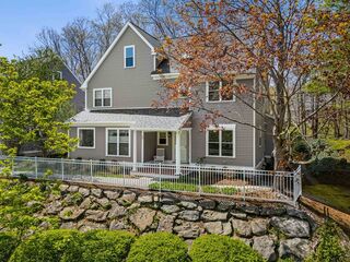 Photo of 27 Pond Ln Burlington, MA 01803
