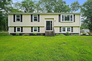 Photo of 470 Pleasant St Hanson, MA 02341