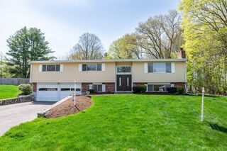 Photo of 9 Clearview Dr Natick, MA 01760