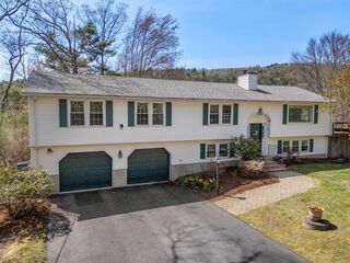 Photo of 28 Woodlawn Dr Sturbridge, MA 01566