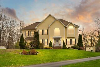 Photo of 4 Hawkes Brook Ln Methuen, MA 01844