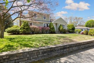Photo of 358 William St Stoneham, MA 02180