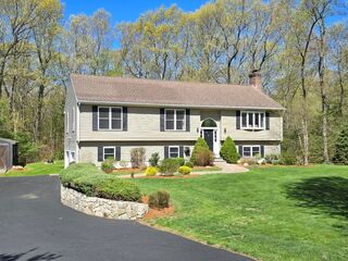 Photo of 28 Holly Ln Ashland, MA 01721