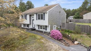 Photo of 11 Lori Ln Wareham, MA 02538