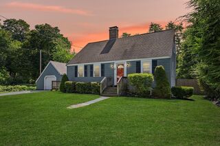 Photo of 2 Woodbrier Rd Topsfield, MA 01983
