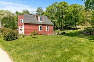 Photo of 135 Hart St Beverly, MA 01915