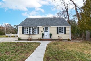 Photo of 197 North St Mattapoisett, MA 02739