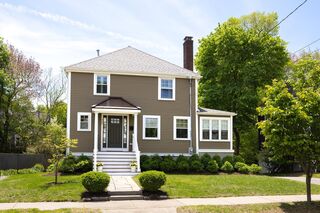 Photo of 112 Oakdale Rd Newton Highlands, MA 02461