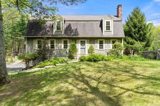 Photo of 18 Maple St Norfolk, MA 02056