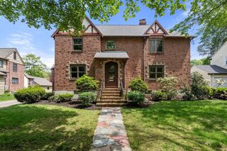 Photo of 832 Chestnut St Newton Center, MA 02468