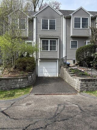 Photo of 16 Edgemoor Cir Wellesley, MA 02482