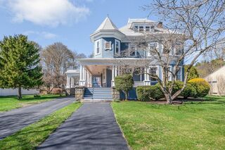 Photo of 52 Oak St Wakefield, MA 01880